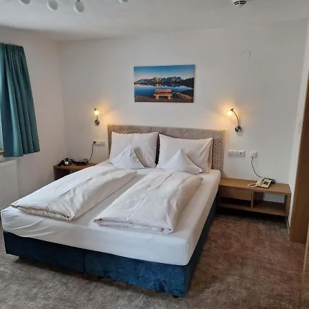 Konukevi Fruehstueckspension Tannenhof 3*