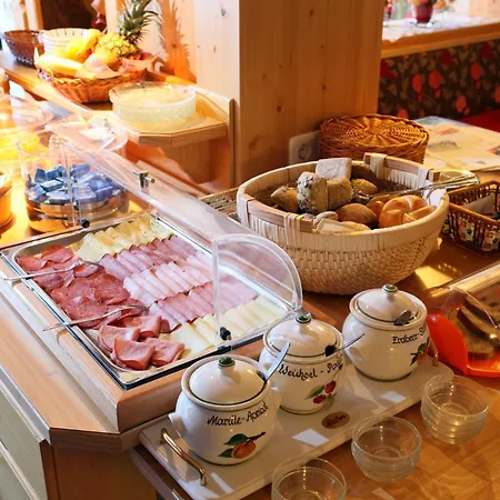 Fruhstuckspension Tannenhof Kirchberg in Tirol