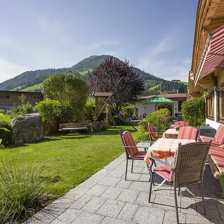Konukevi Fruehstueckspension Tannenhof Kirchberg in Tirol