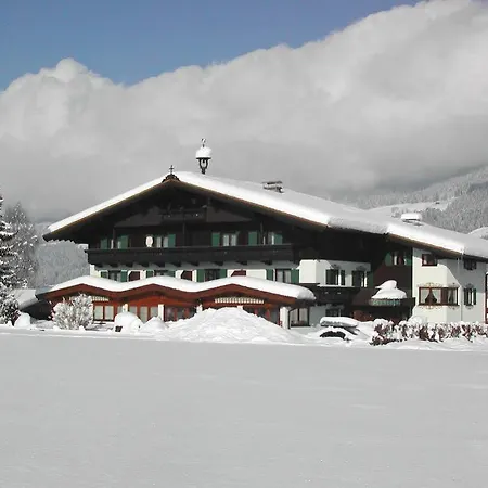 Konukevi Fruehstueckspension Tannenhof 3*