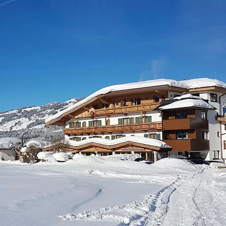 Konukevi Fruehstueckspension Tannenhof 3*