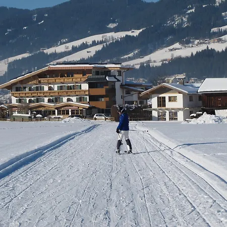 بيت ضيافة Fruehstueckspension Tannenhof 3*